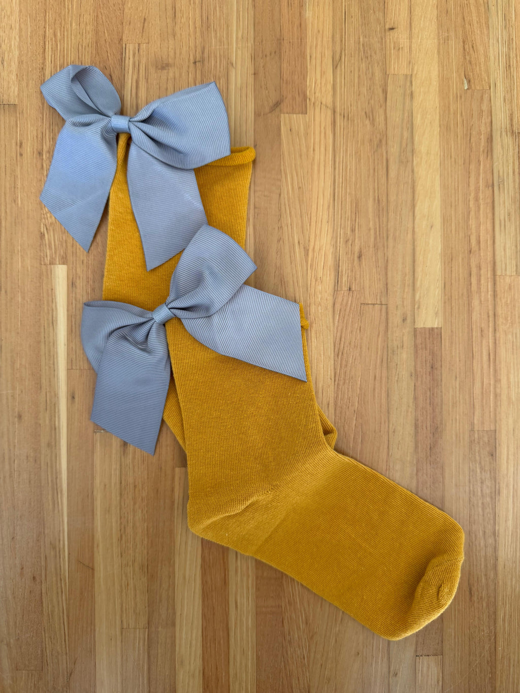 Meias Laço Velado  - Amarelo Torrado com Laço Cinza Claro